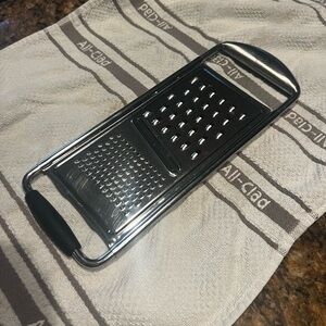 Hand grater with silicone base. Sturdy handle. 3 different grating sizes